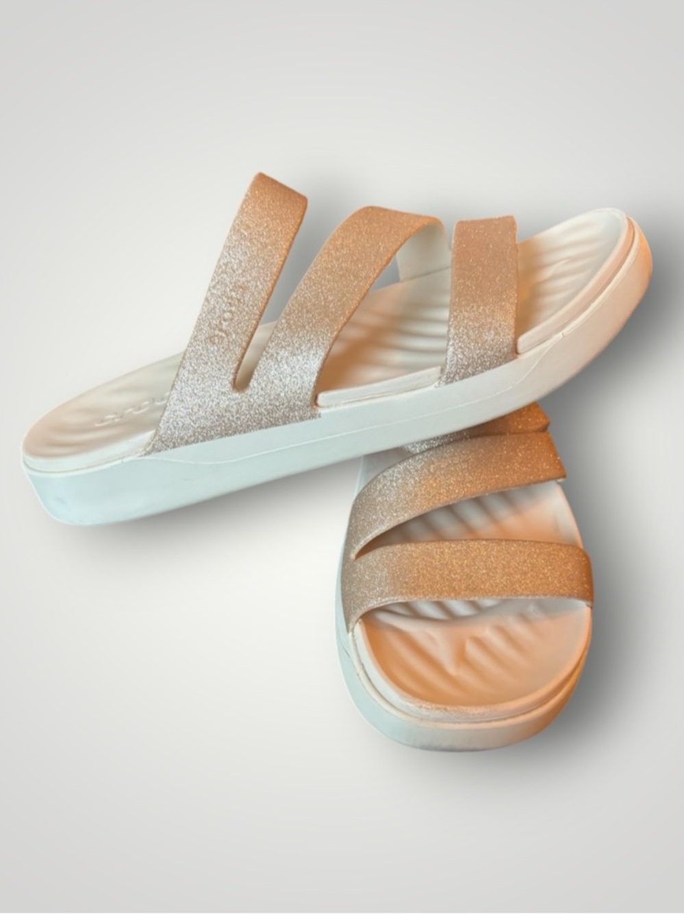Crocs Women’s Getaway Glitter Strappy Sandals in Champagne Size 9